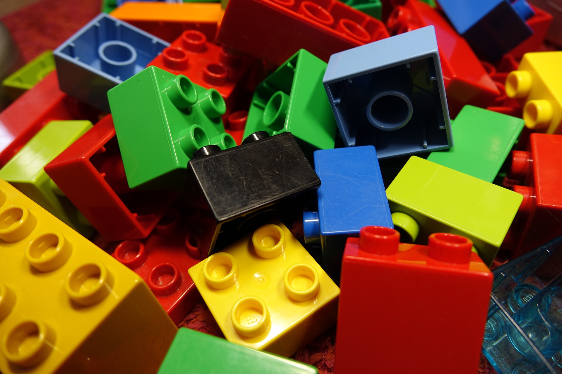 Plastic construction blocks